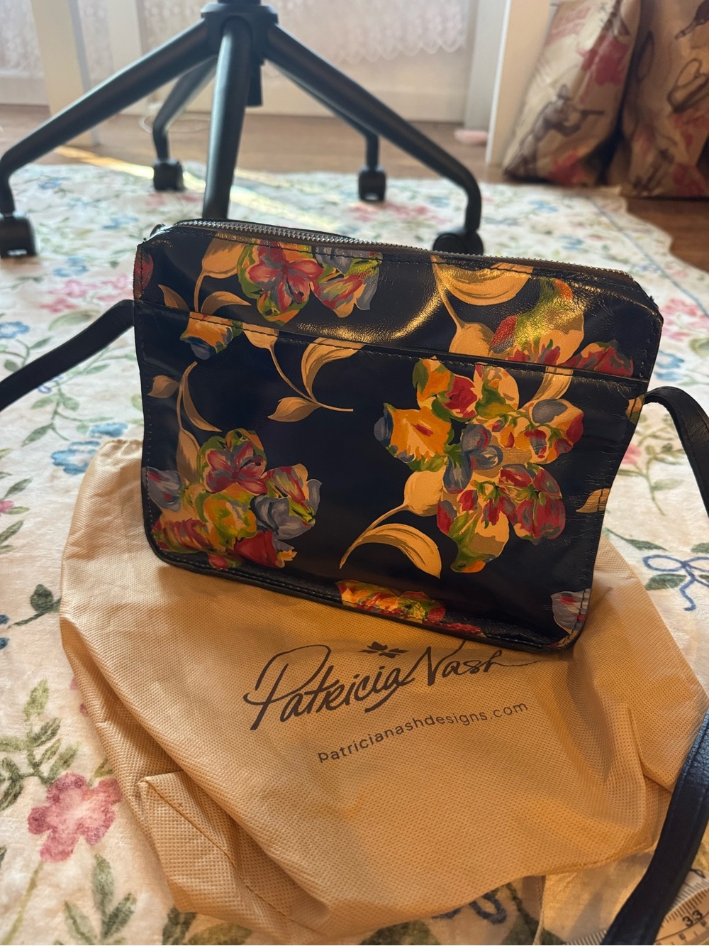 Patricia Nash Le Fleur Vallata Floral Leather Crossbody Bag - Picture 3 of 10